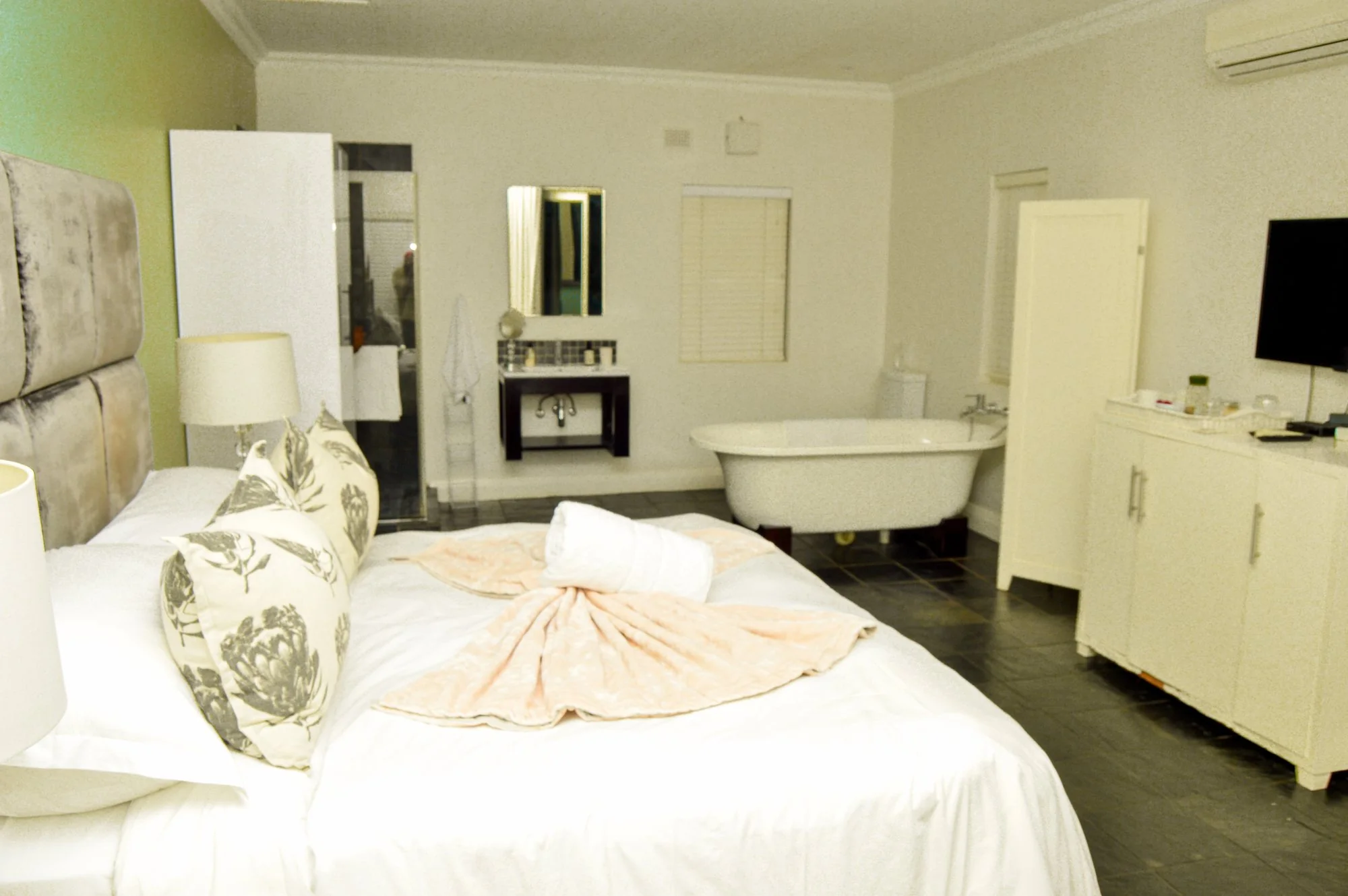 Yellowwoods Bed and Breakfast Empangeni room one seen in full, finished in white linen and neutral tones