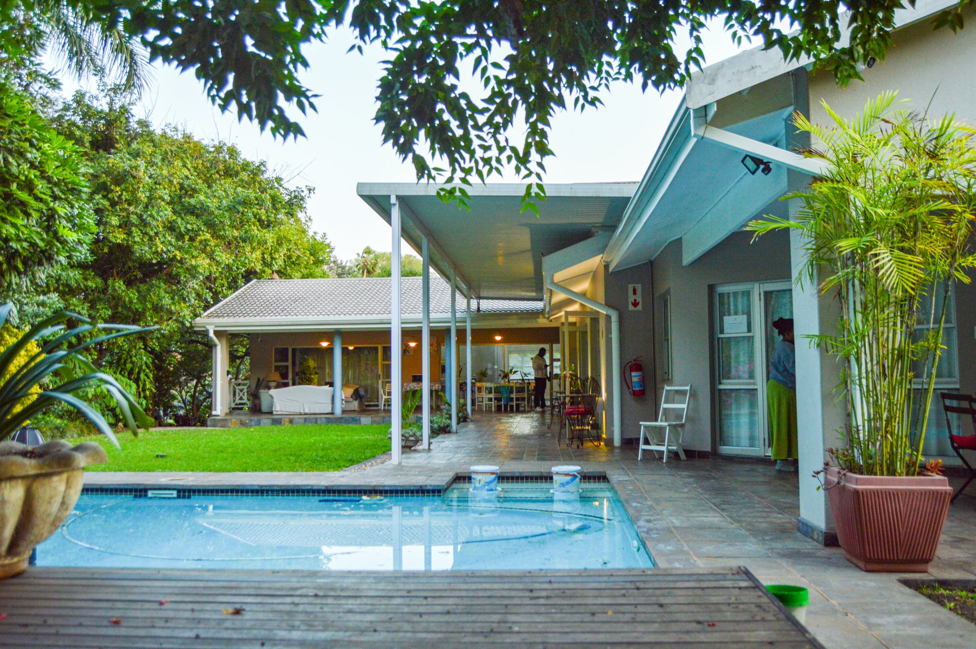 Yellowwoods guest wing and pool photographed in the late afternoon